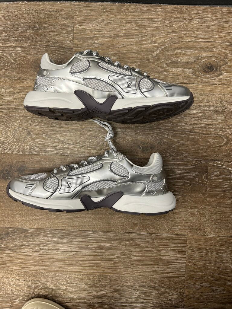 Preowned Louis Vuitton Silver Runner Size 41