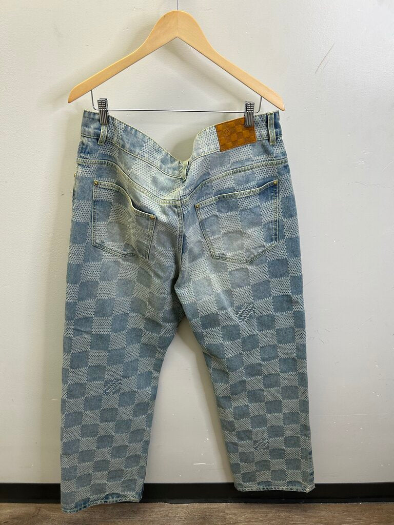 Preowned Louis Vuitton Skate Damiere Pharrell Lightwash Denim sz.40 2025