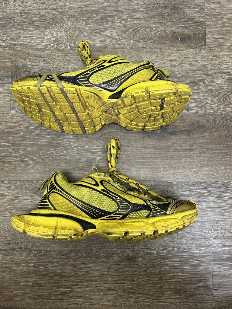 Preowned Balenciaga 3XL Yellow sz.45