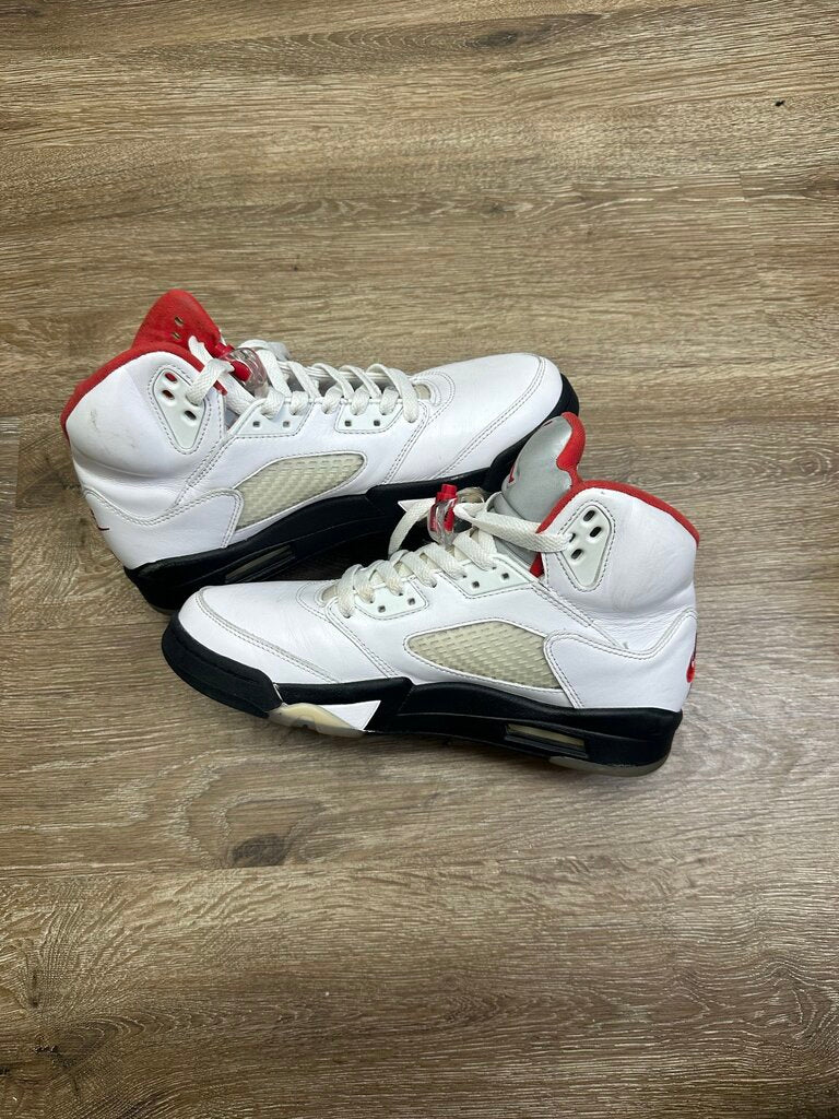 Preowned Jordan 5 Fire Red size 8(no box)