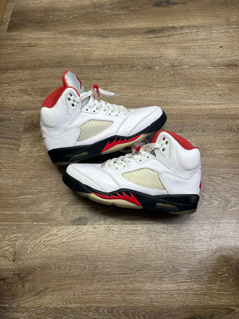 Preowned Jordan 5 Fire Red size 8(no box)