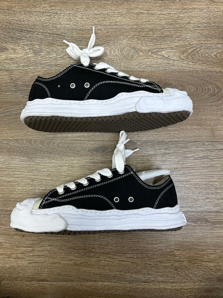 Preowned MMY Converse Low Black White Size 45