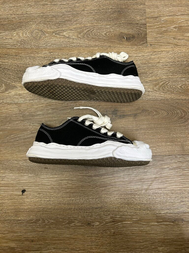 Preowned MMY Converse Black White Size 41