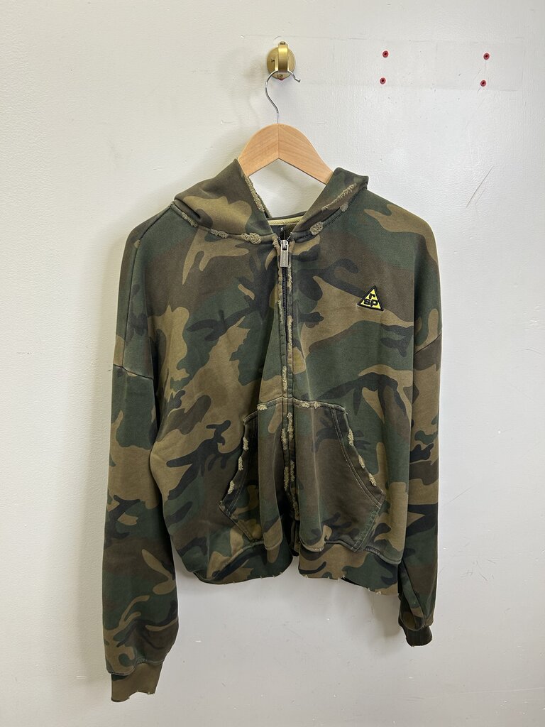 Preowned Gv Gallery Camo Zip Up Sz.Small