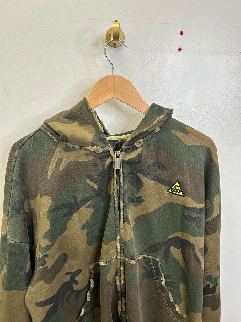Preowned Gv Gallery Camo Zip Up Sz.Small