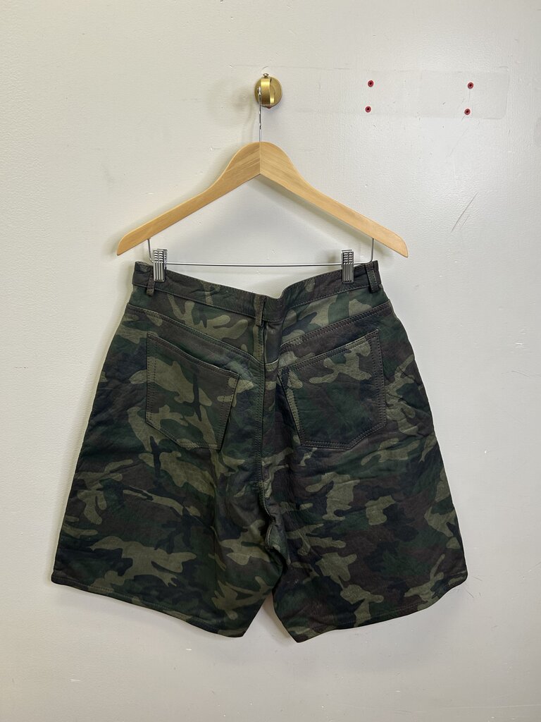 New Gv Gallery Camo Leather Shorts Size Large