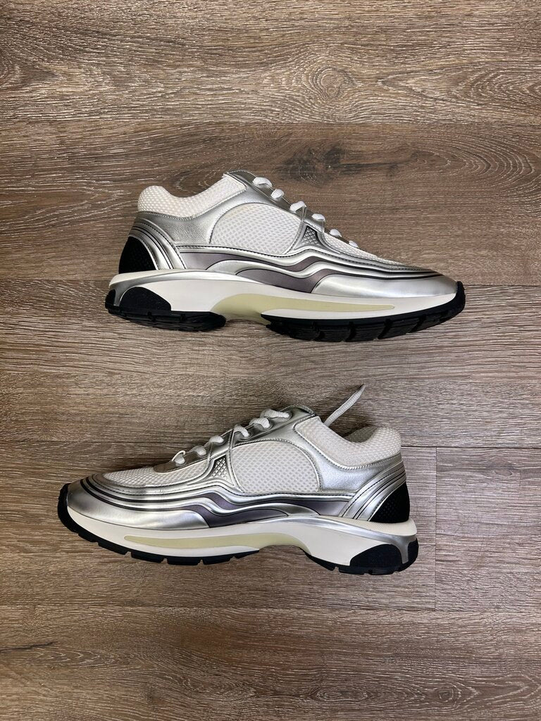 Preowned Chanel Runner Silver White size 42