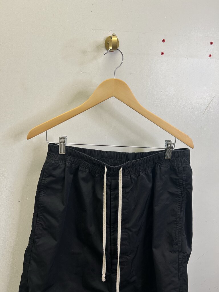 Preowned Rick Owens Black Nylon Shorts size M