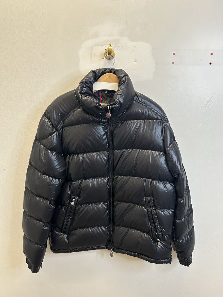 Preowned Moncler Black Puffer Size 4