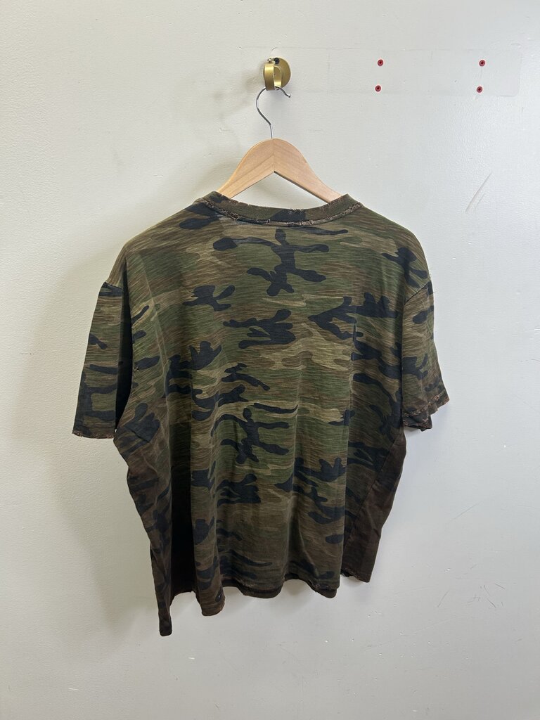 New GV Berry Med Camo Tee size L
