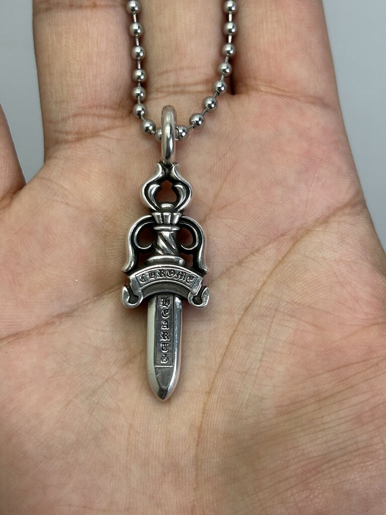 New Chrome Hearts Round Dagger Pendant