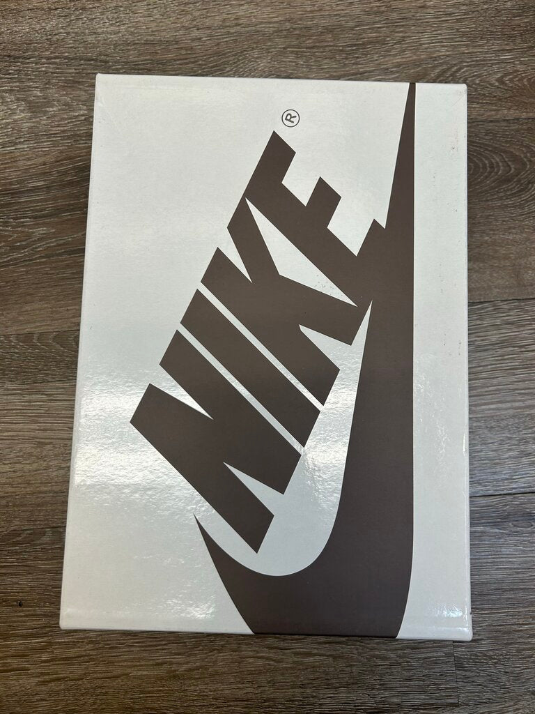 New Jordan 1 Low Velvet Travis Scott Size 9