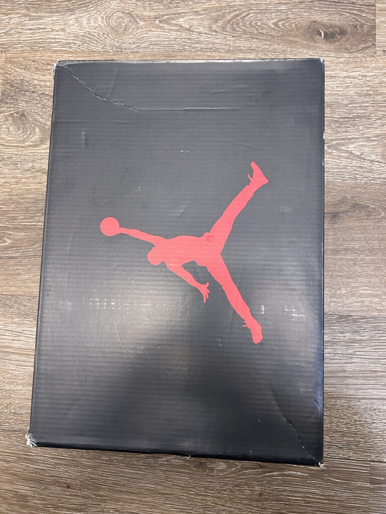 Preowned Jordan 5 Metallic Size 8