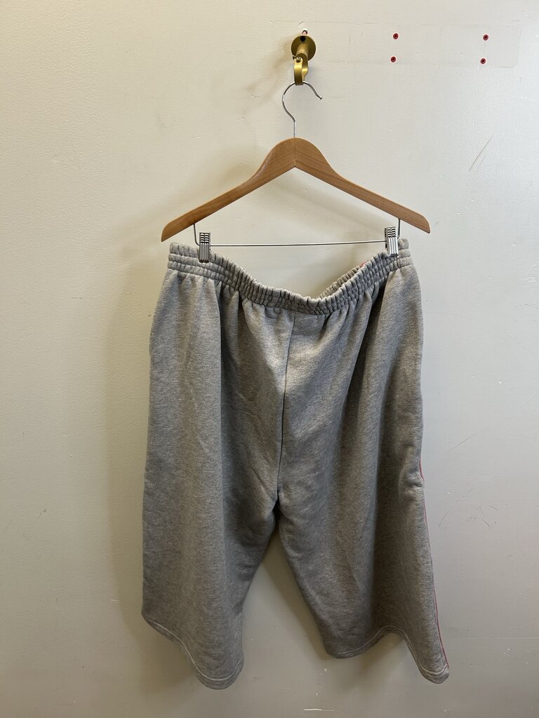 New GV Gallery Grey & Pink Long Shorts sz.XL