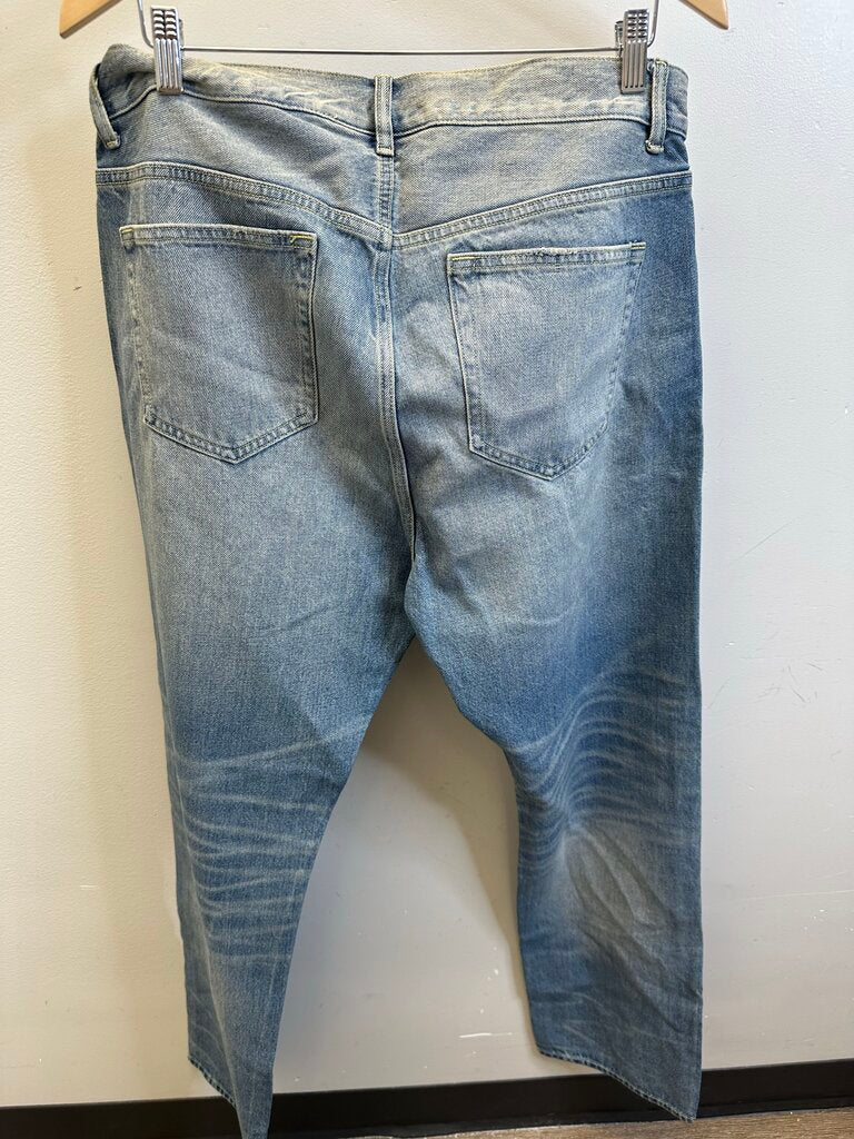 Preowned Essentials Light Wash Jeans Sz.32