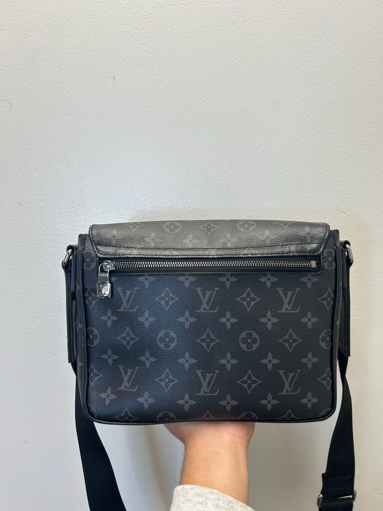New Louis Vuitton Black Monogram District PM Messenger Bag