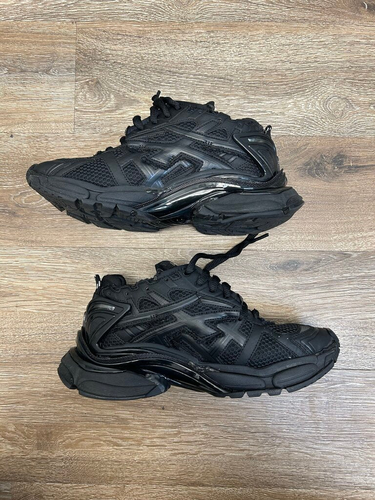 Preowned Balenciaga Runner Black Sz. 41