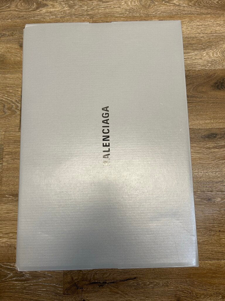 Preowned Balenciaga 6XL White Grey Sz.39