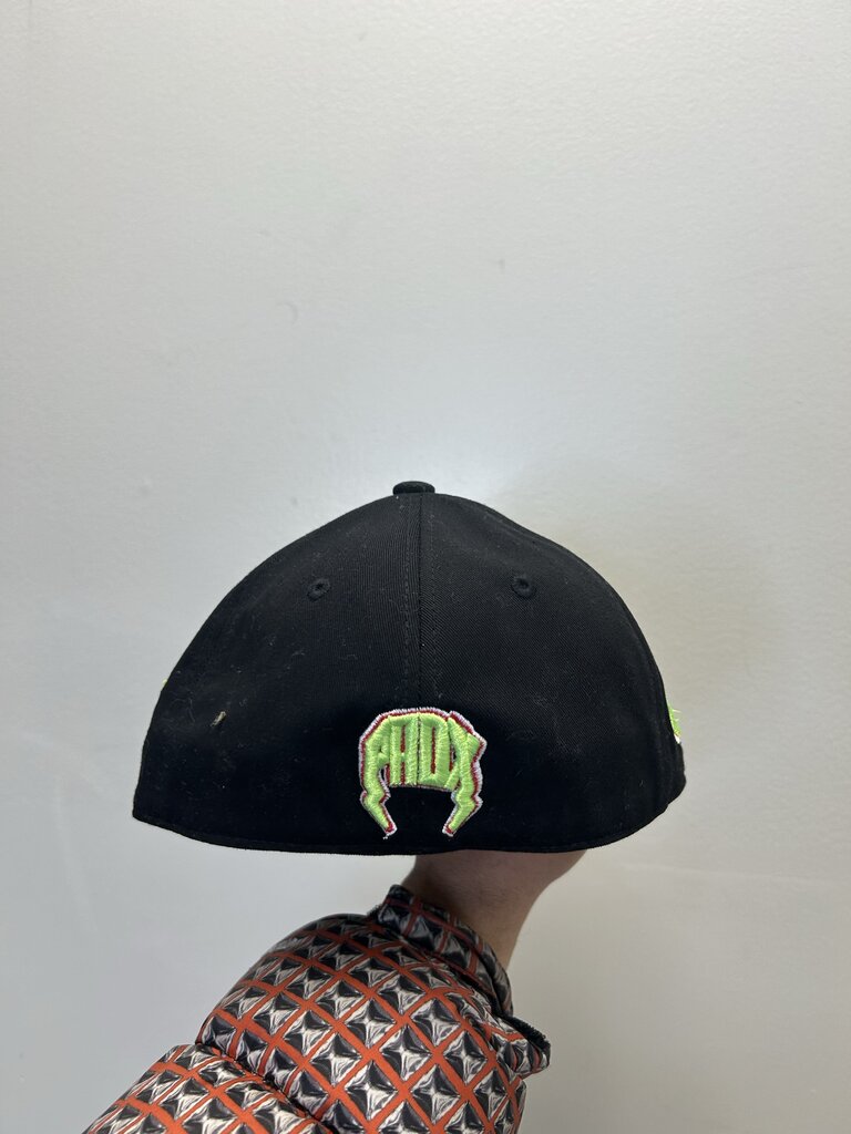 Preowned Paradox Black Fitted Size 7