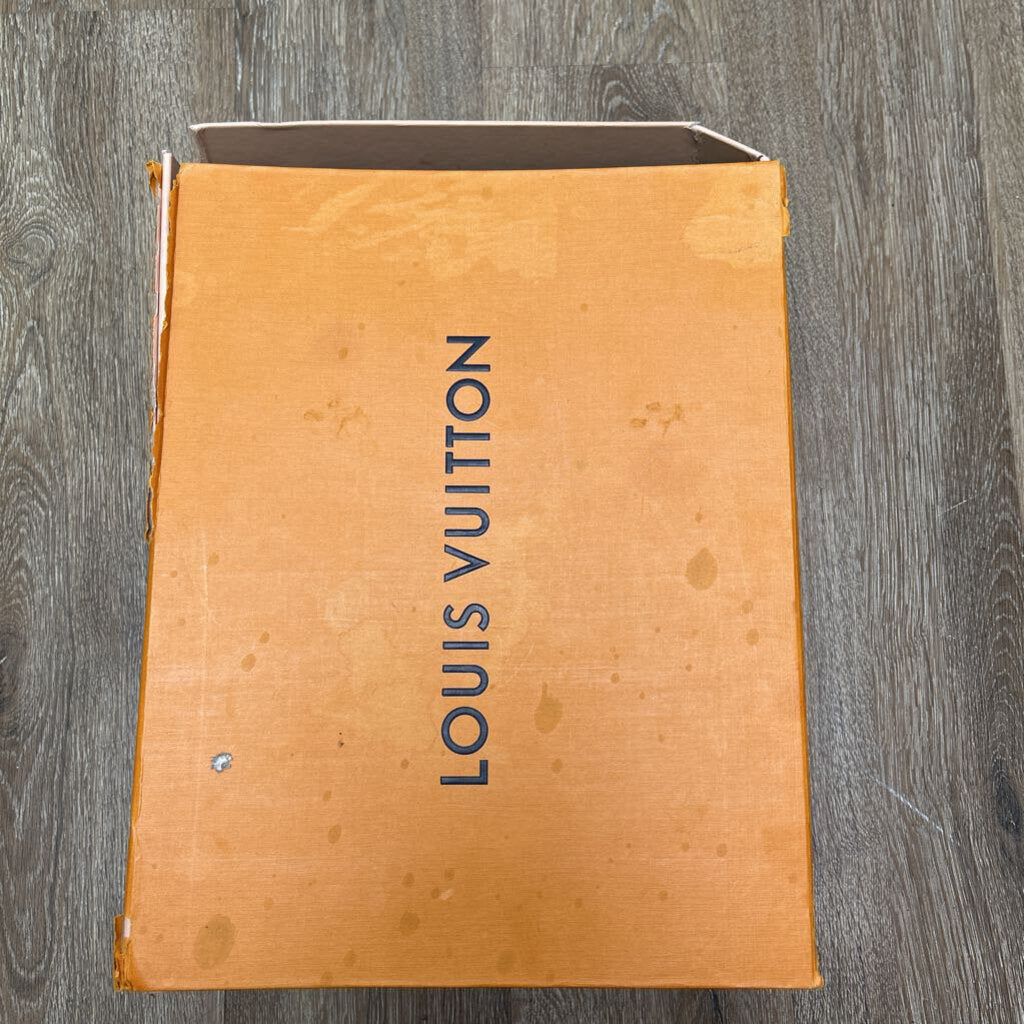 Preowned Louis Vuitton Black White Pink Skate sz.