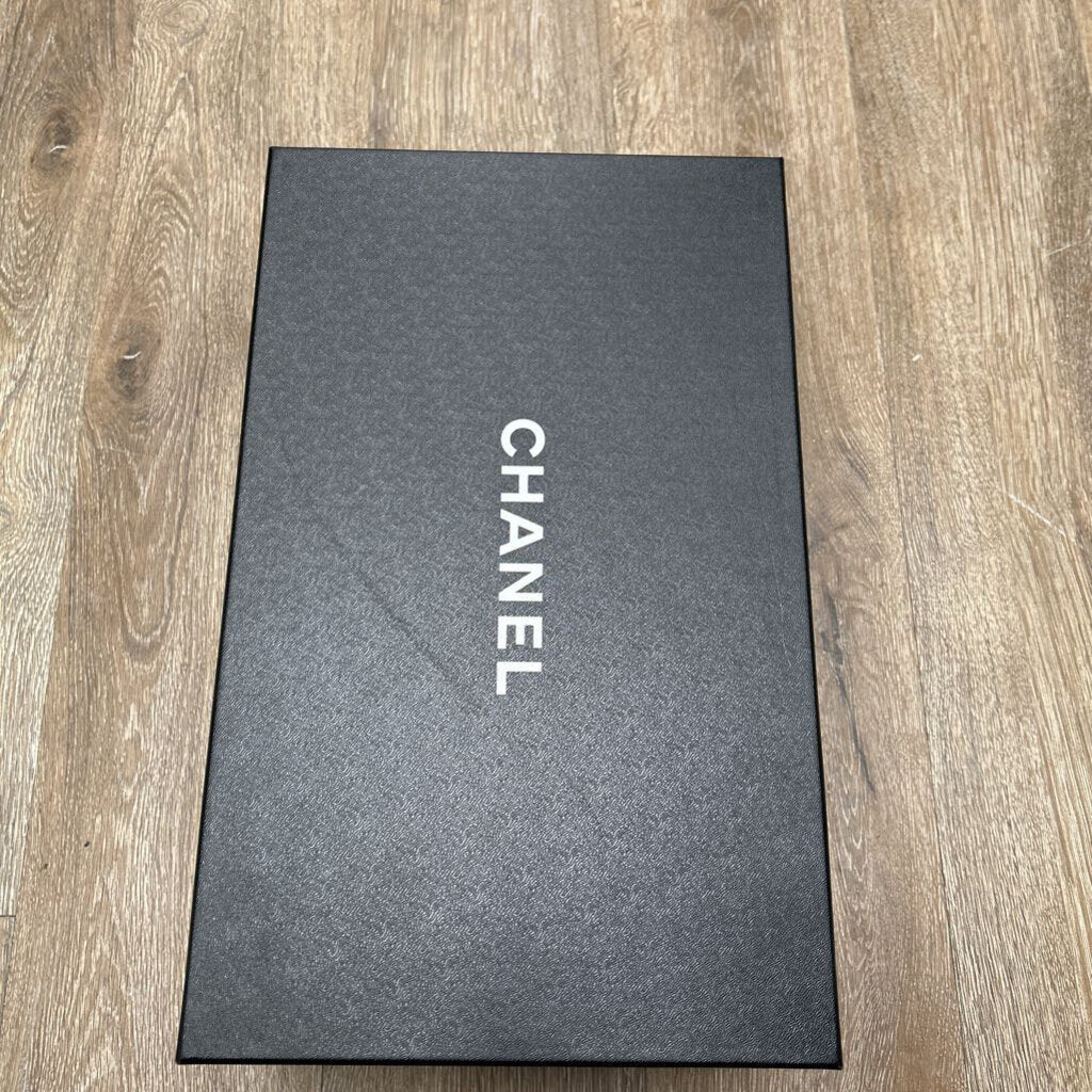Preowned Chanel Silver Runner size 42