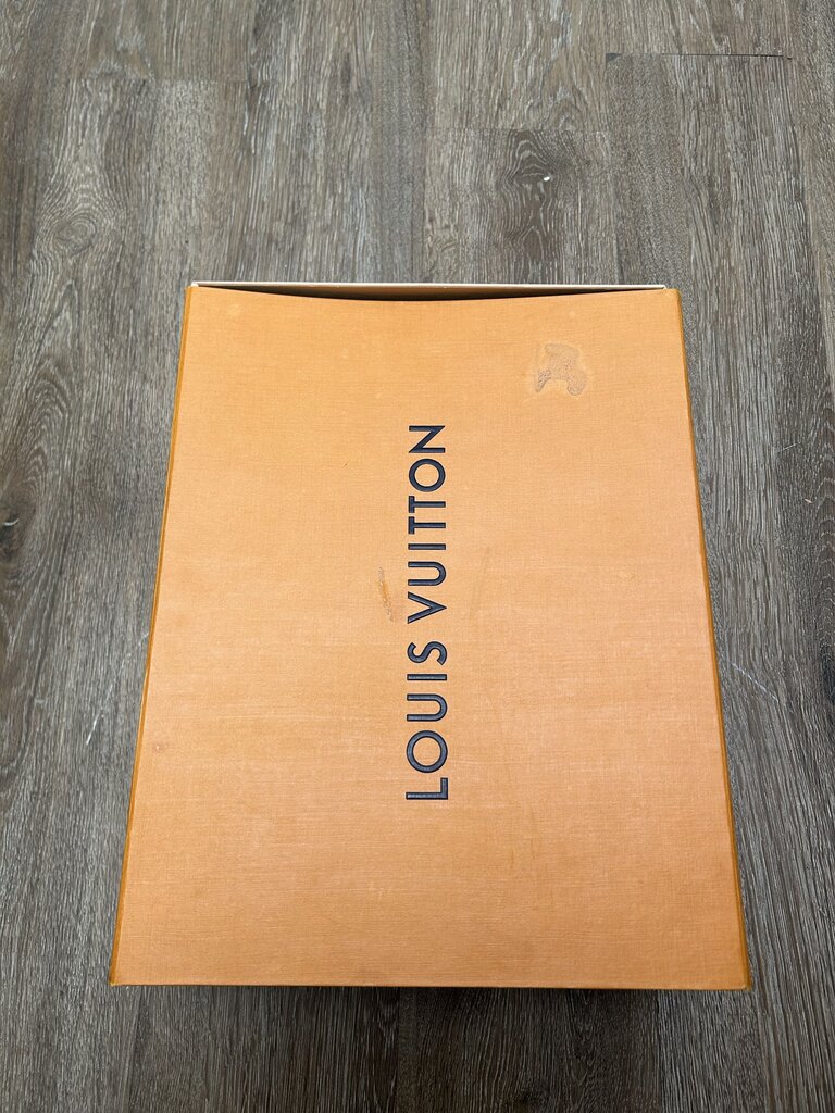 Preowned Louis Vuitton Skate Cream Size 9 (11M)