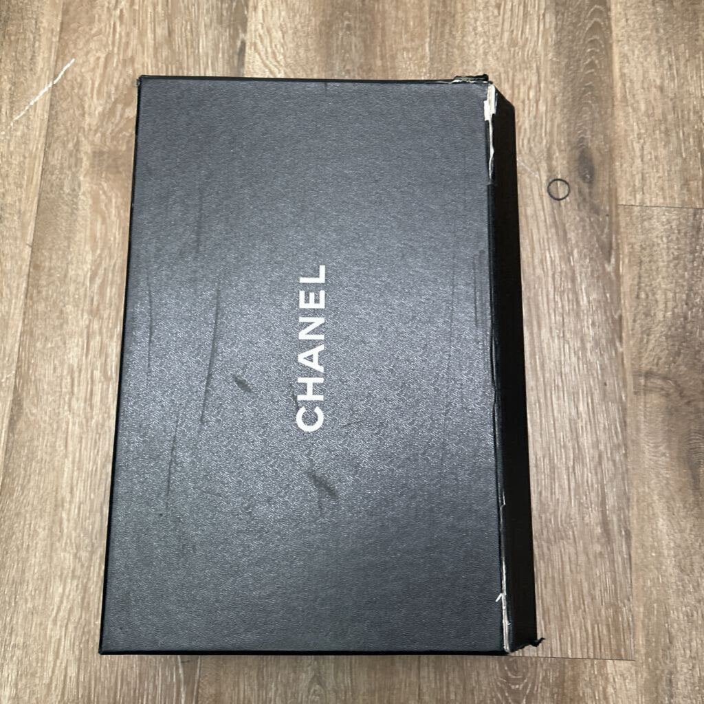 Preowned Chanel White Black Grey CC Sneaker sz.42