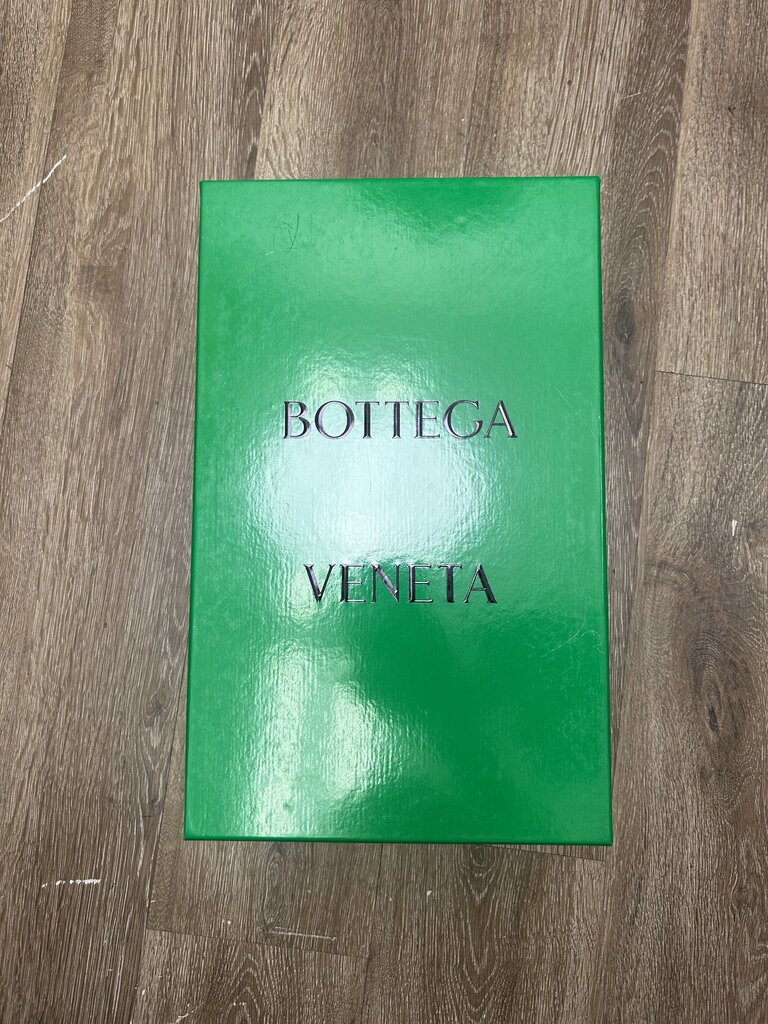 New Bottega Orbit Suede Cream size 39