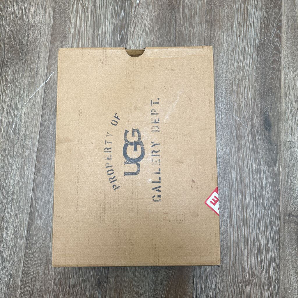 New Ugg Gallery Dept Low Rhinestone Black size 8/9