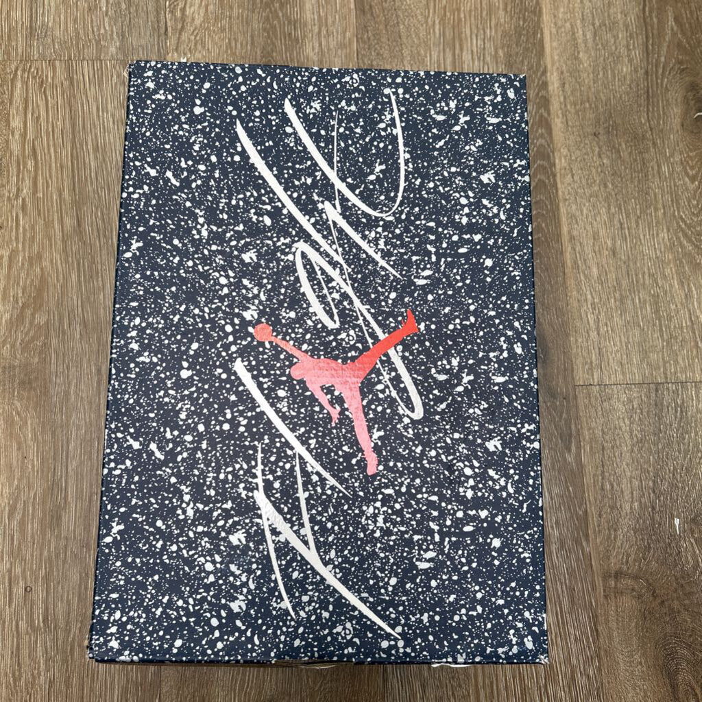 Preowned Jordan 4 Midnight Navy Sz. 9