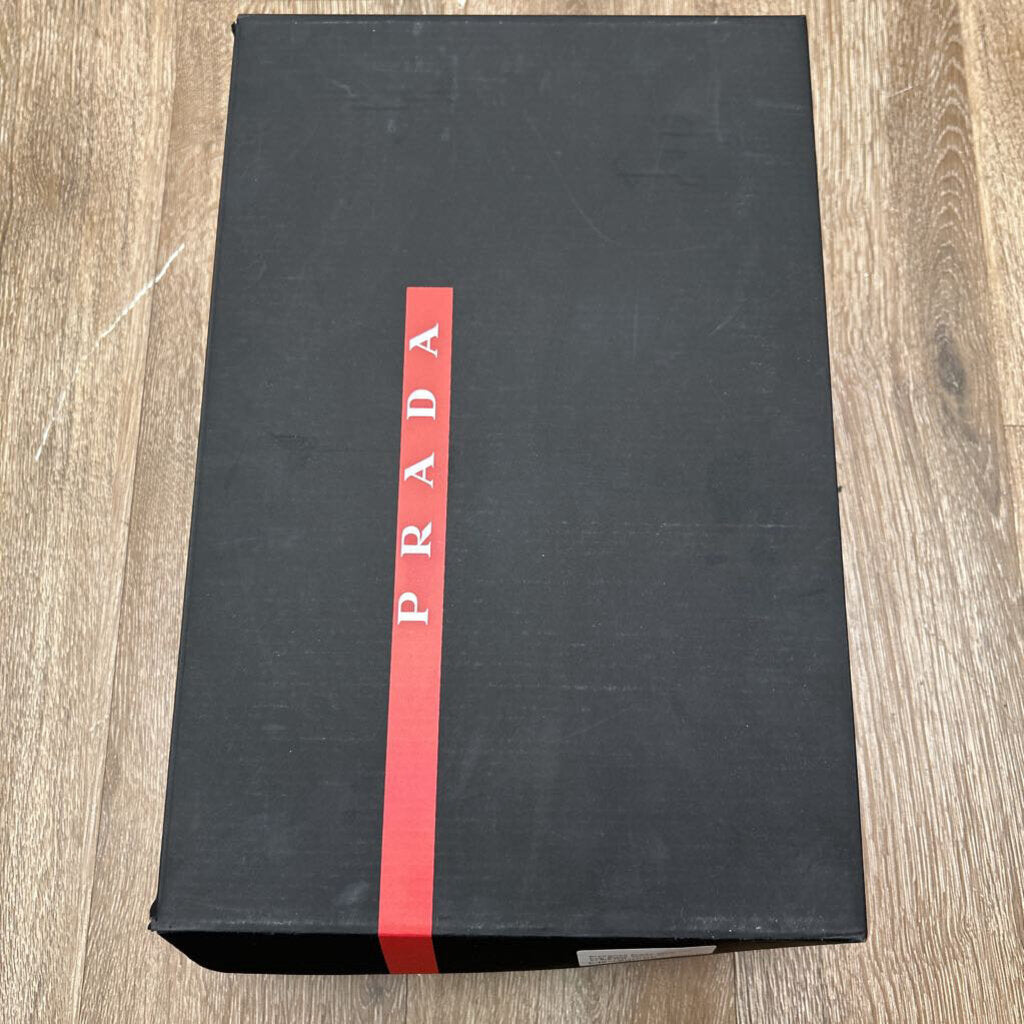 Preowned Prada Americas Cup Black White Silver sz.8(9.5M)
