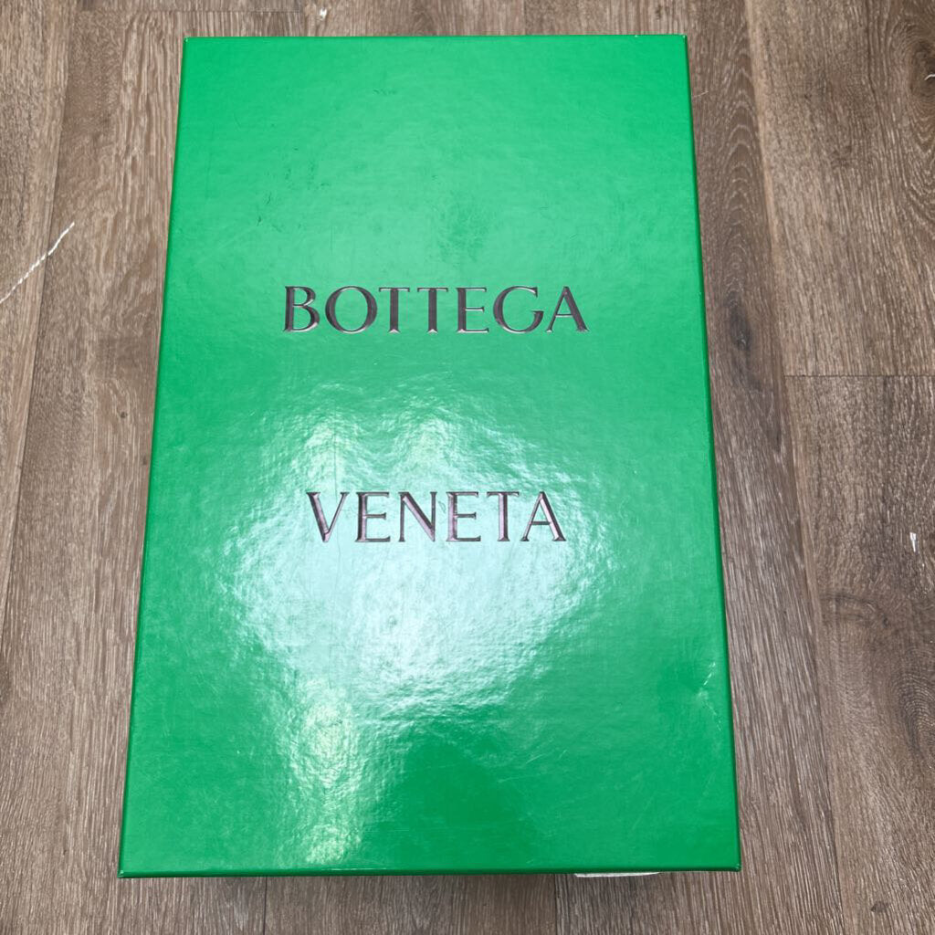 Preowned Bottega Orbit White Silver Size 42