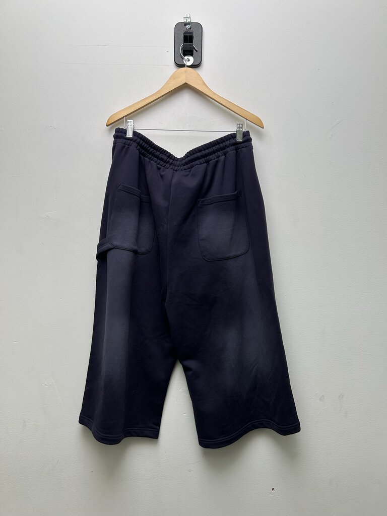 New HMDDS Navy Rhinestone 3/4 Shorts Size Medium