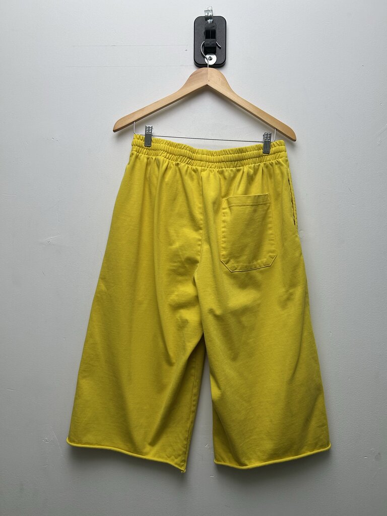 Preowned HMDD Yellow 3/4 Shorts Size Medium