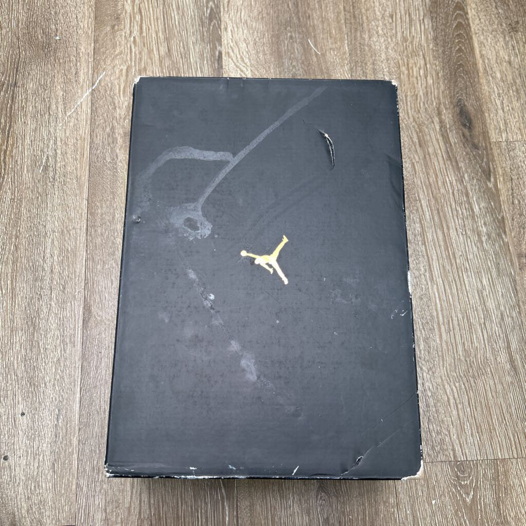 New Jordan 11 Gratitude Sz. 8.5