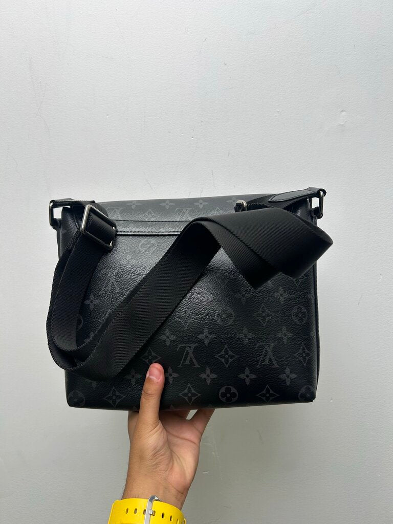 Preowned Louis Vuitton Black Monogram District Side Bag