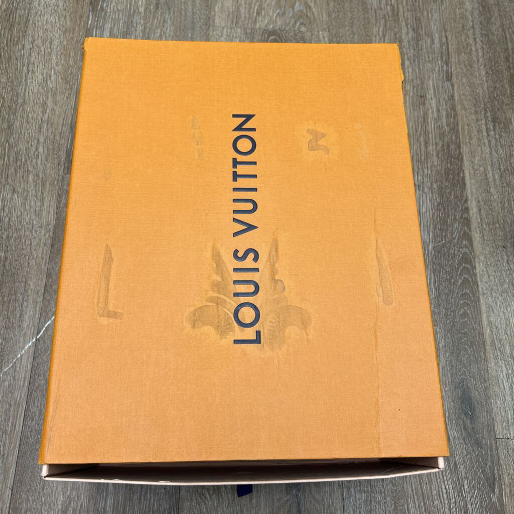 Preowned Louis Vuitton Skate Blue Grey Suede Size 9LV (11M)