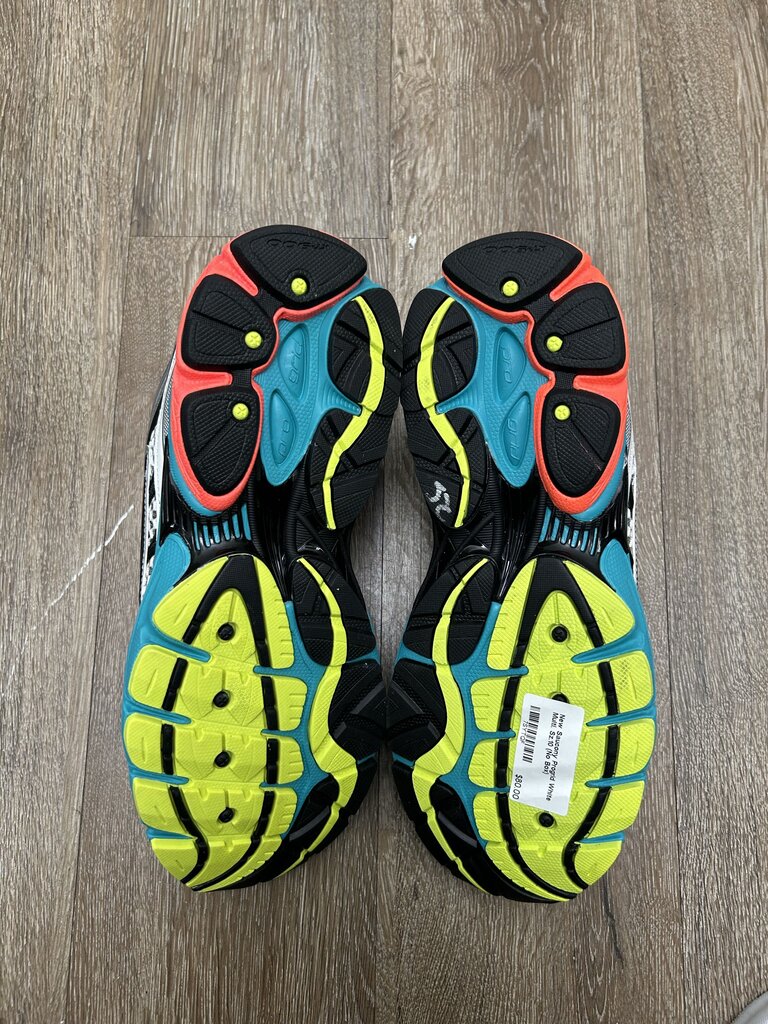 New Saucony Progrid White Multi. Sz.10 (No Box)