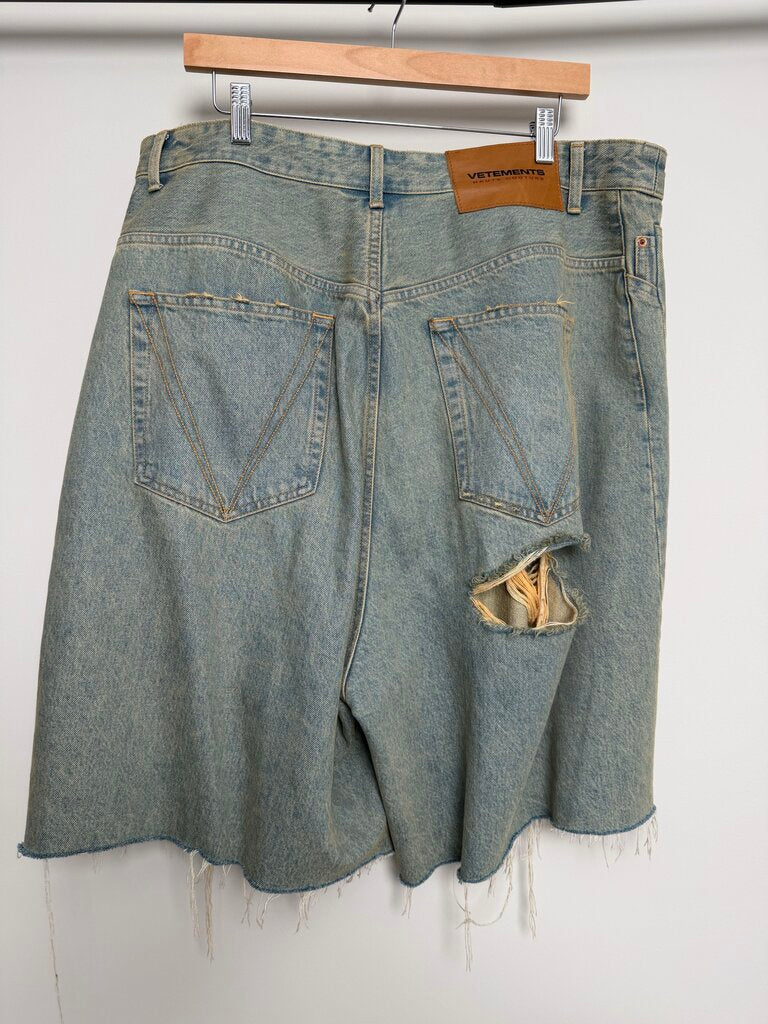 Preowned Vetements Destroyed Baggy Shorts Size 36