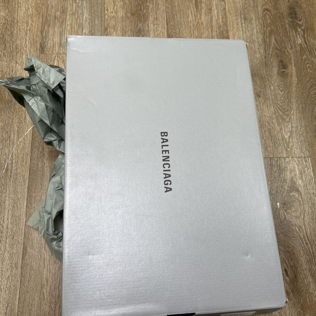 Preowned Balenciaga 10XL White Blue Green Sz.42