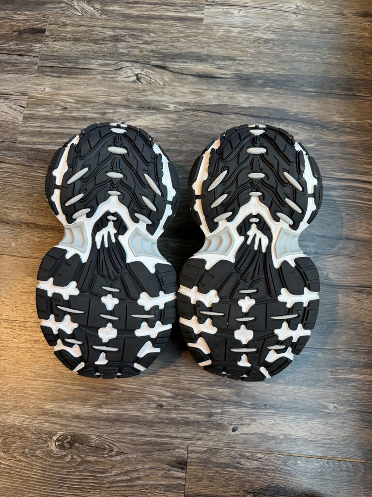 Preowned Balenciaga 10XL White Black size 45(no box)