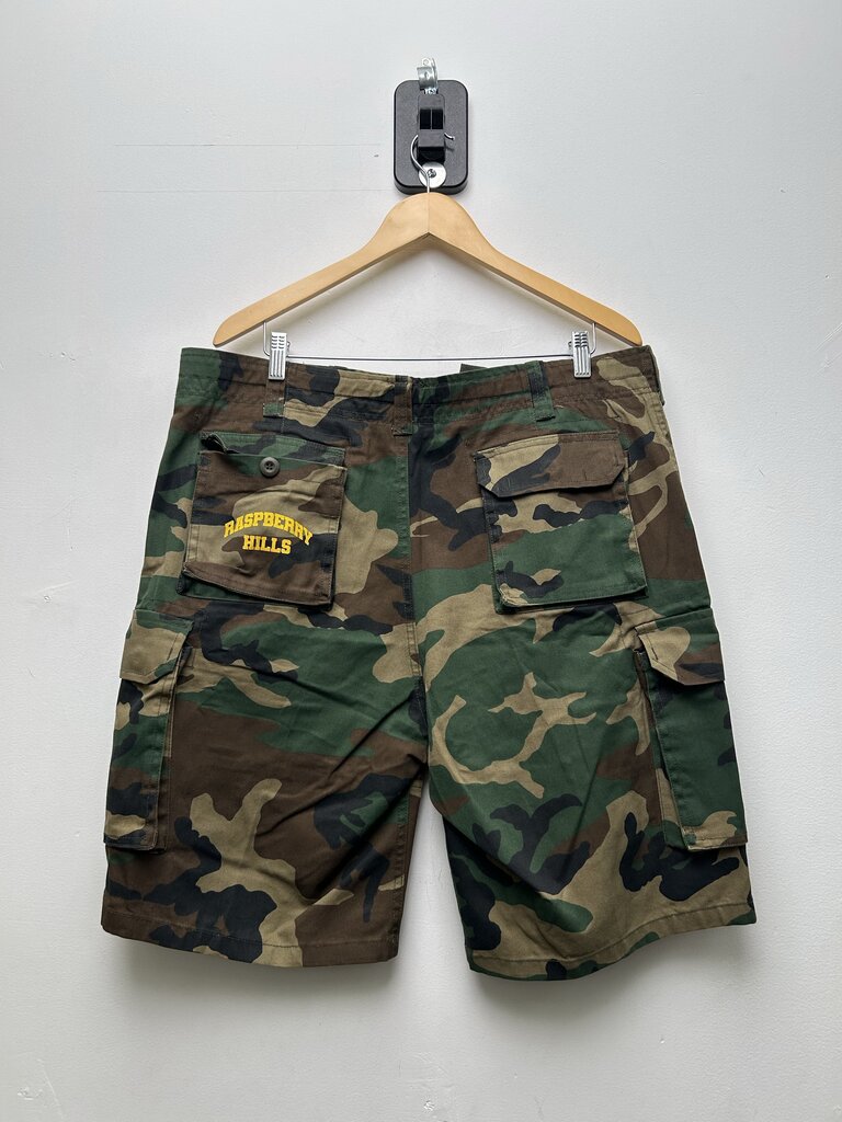 New Gv Gallery Camo Yellow Spellout Shorts Sz.Large