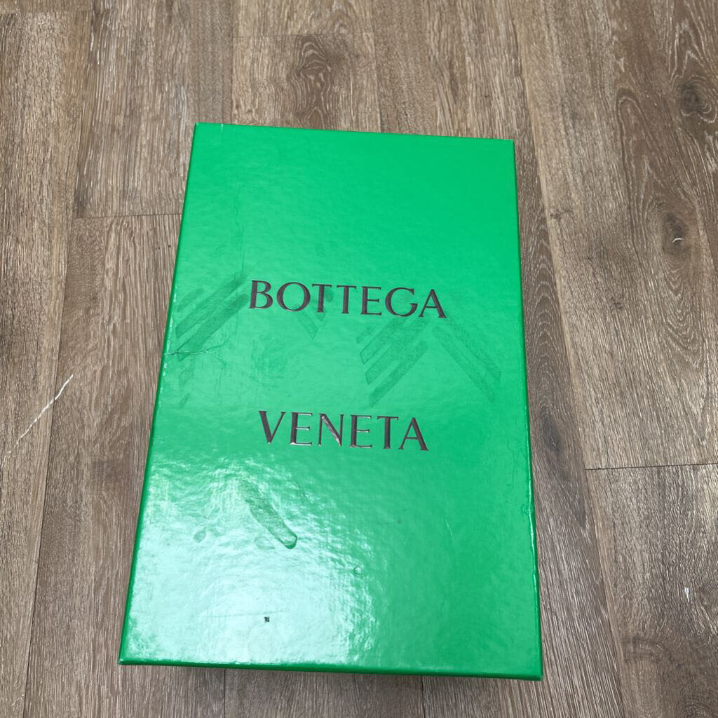 Preowned Bottega Orbit White Olive Tie 43