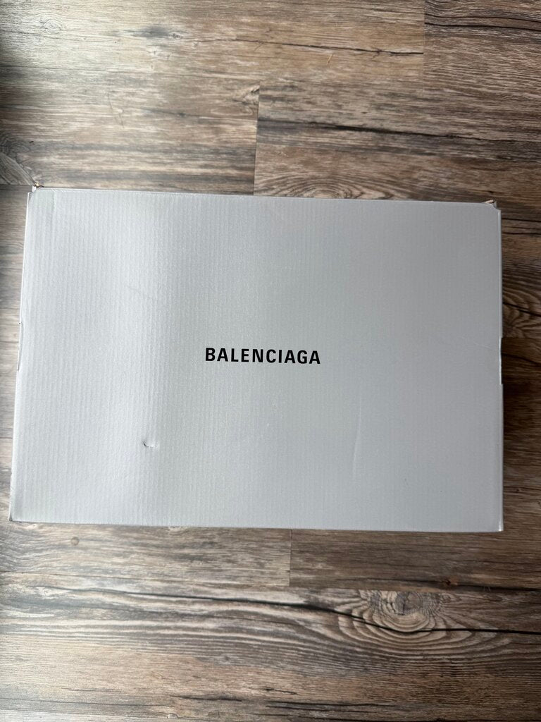 Preowned Balenciaga 3XL Multi Color size 43