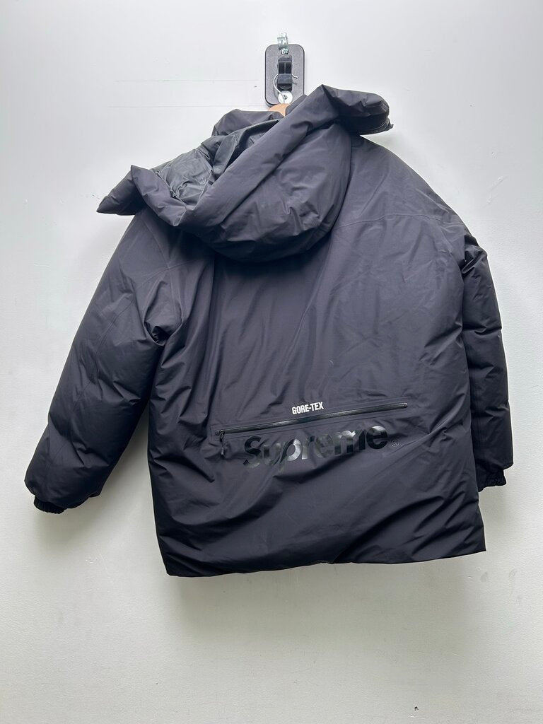 Preowned Supreme Goretex 700 Fill Down Parka FW22 sz.M