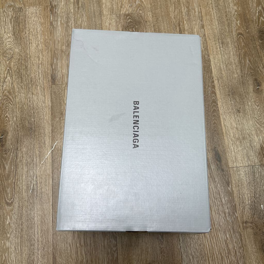 Preowned Balenciaga 3XL Red Size 43