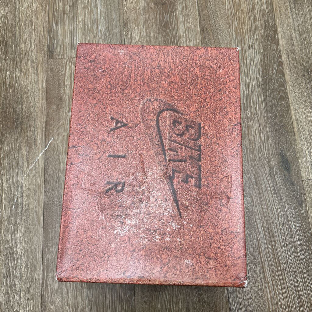 Preowned Jordan 4 Brick by Brick sz.9