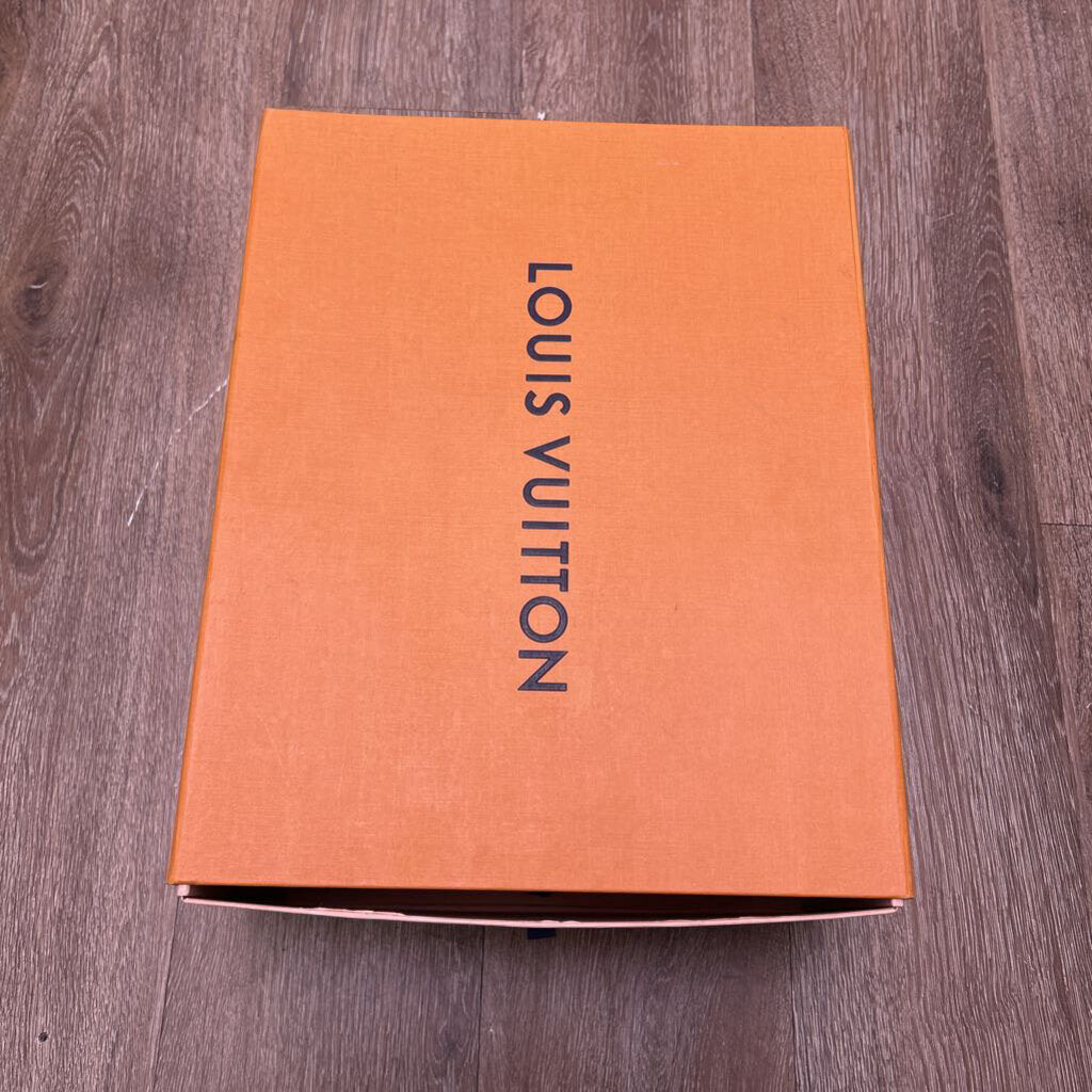 Preowned Louis Vuitton Black Grey White Monogram Skate Sz.8/10M