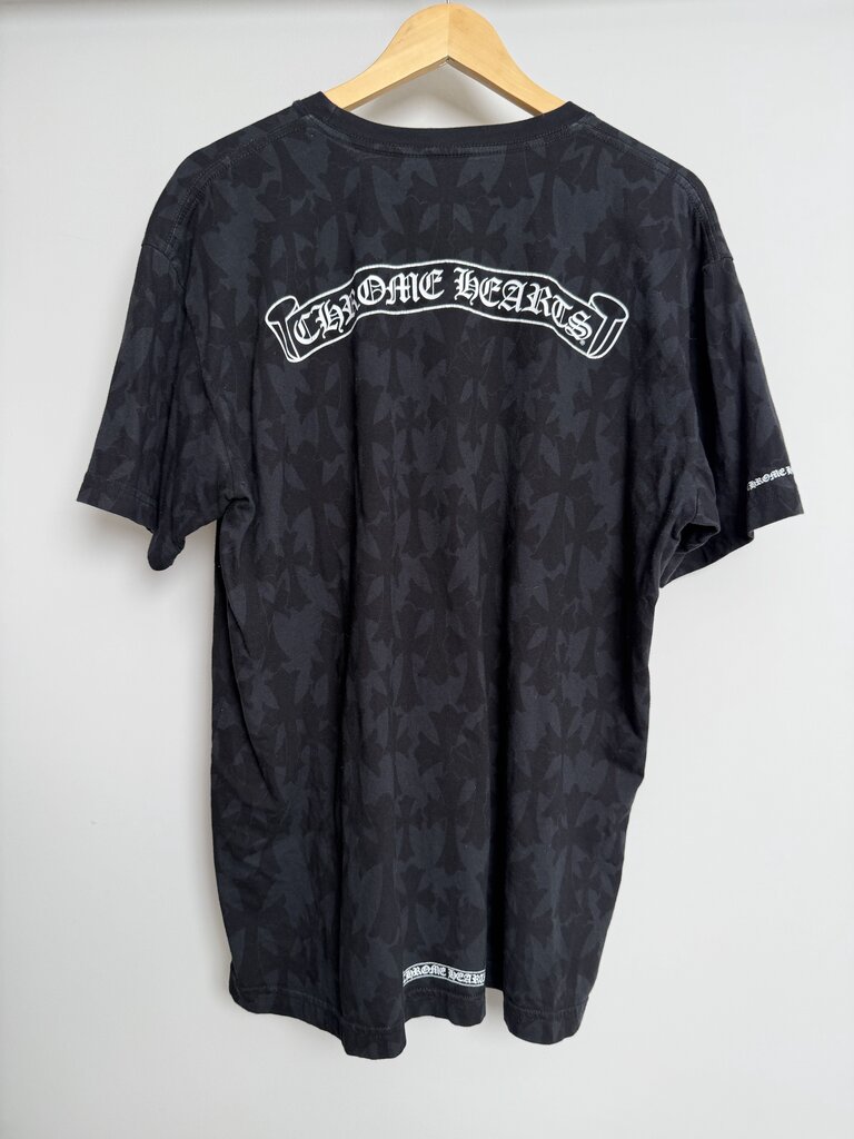 Preowned Chrome Heart Black Cross Monogram Pocket Horseshoe Tee size XL