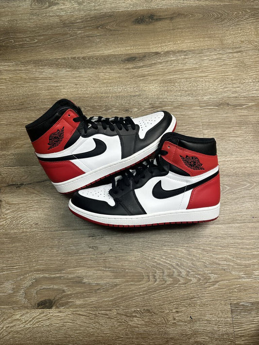 Preowned Jordan 1 High Black Toe Size 10.5